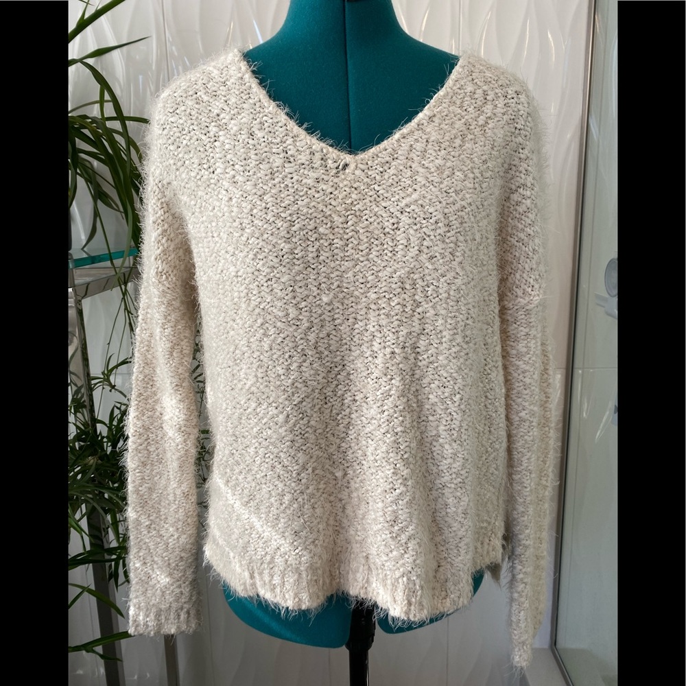 Abercrombie cozy cream v-neck sweater